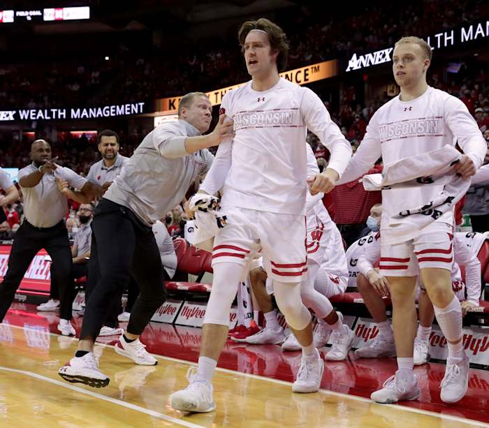 Wisconsin bench MBB  2022.03.06 USATSI_17844314